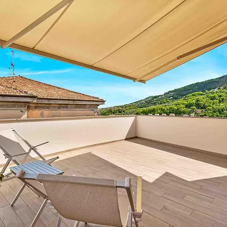 Casa de hóspedes Dreams 4*